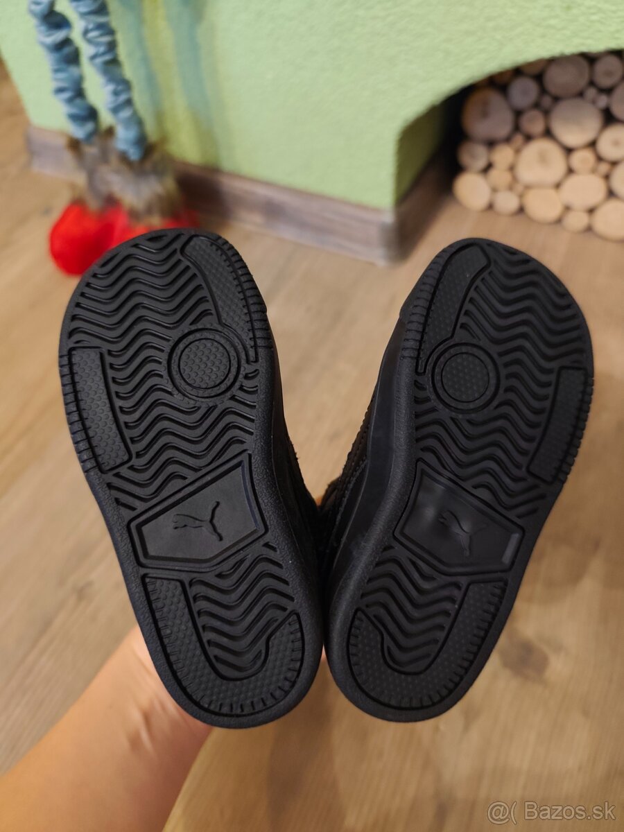 č.22 Nové detské čierne botasky Puma - 6