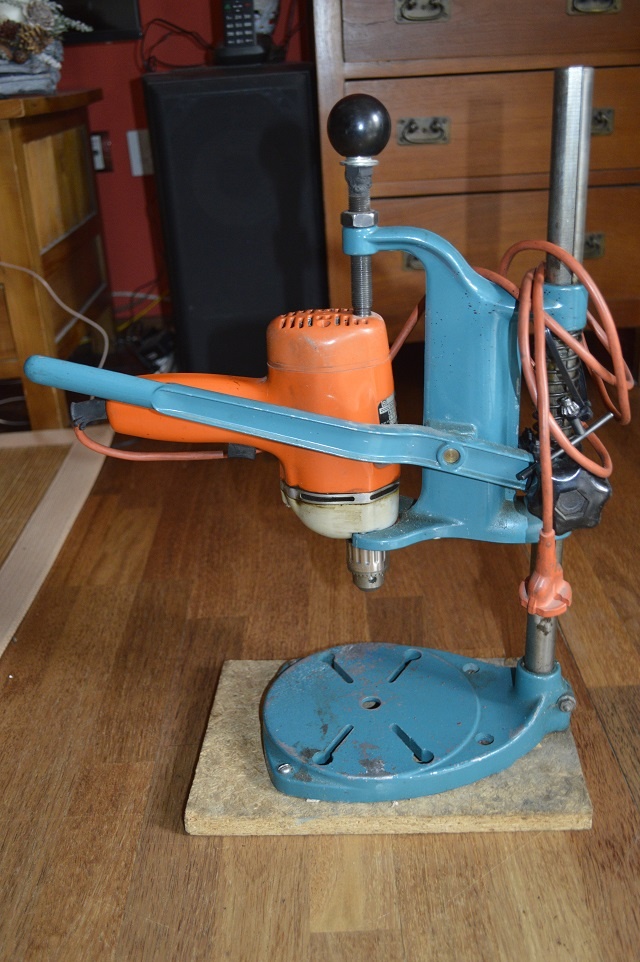 predam stojan na vrtacku spolu s vrtackou Black&Decker - 6