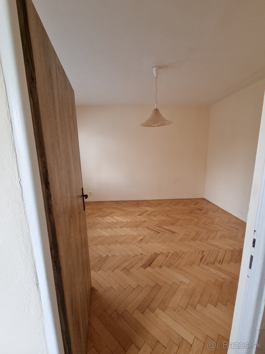 Dám do prenájmu -2 izbový byt v centre Fiľakova - 6