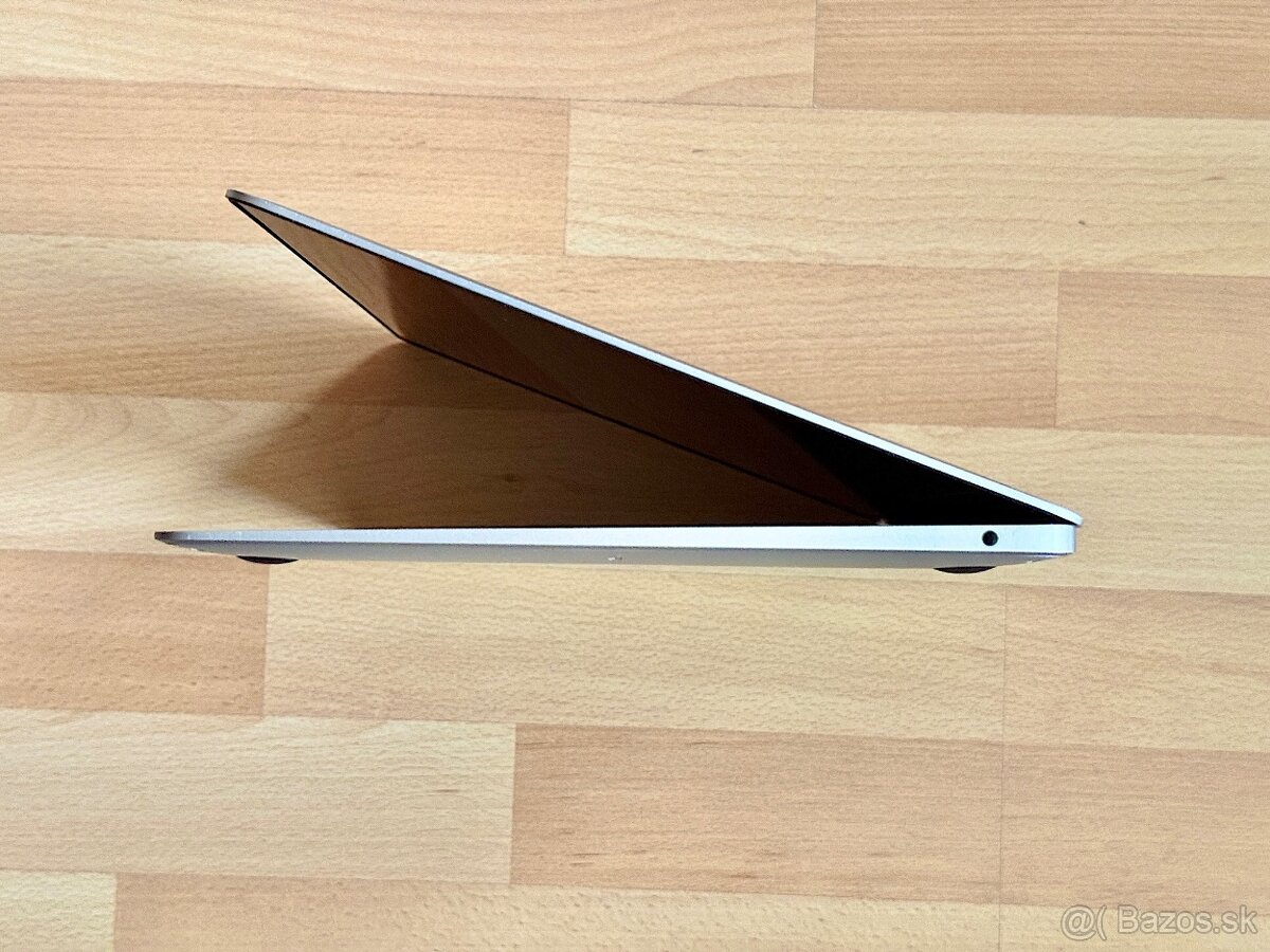 MacBook Air 13", TOP STAV, Výdrž batérie 5 hod. - 6