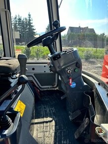 Kolový nakladač Kubota R520 - 6