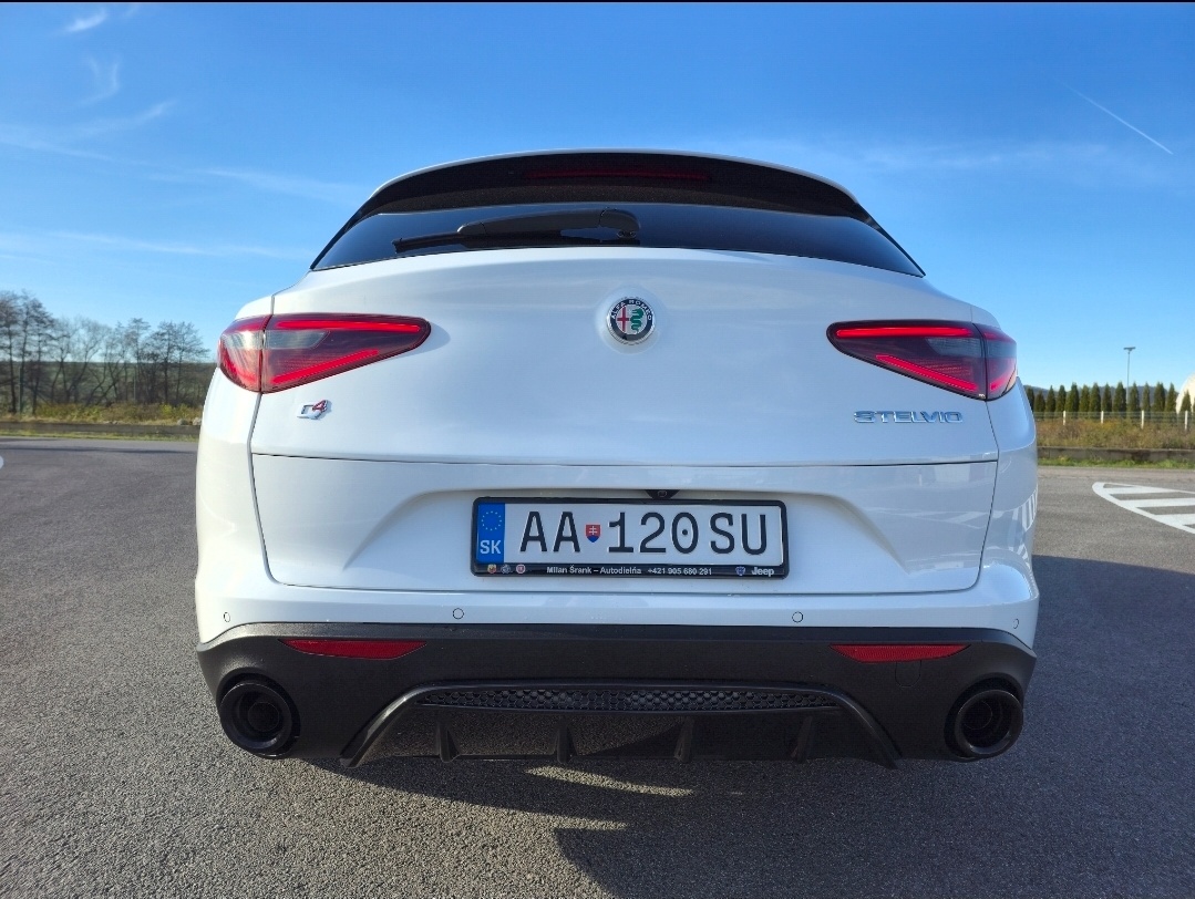 Alfa Romeo Stelvio 2.0 Q4 2022 - 6