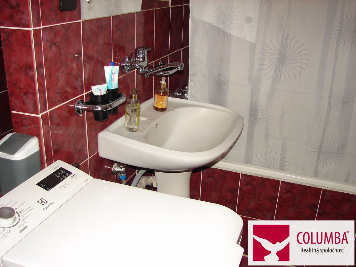 Na prenájom 1-izbový byt s loggiou - 6