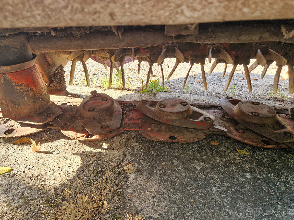 Čelní žací stroj KUHN FC280F - 6