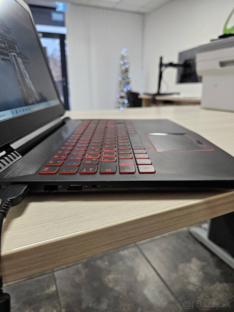 Predam herný notebook LENOVO LEGION Intel Core-i7 - 6