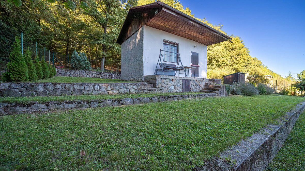 2 pozemky pri lese a krásnym výhľadom v lukratívnej časti Br - 6