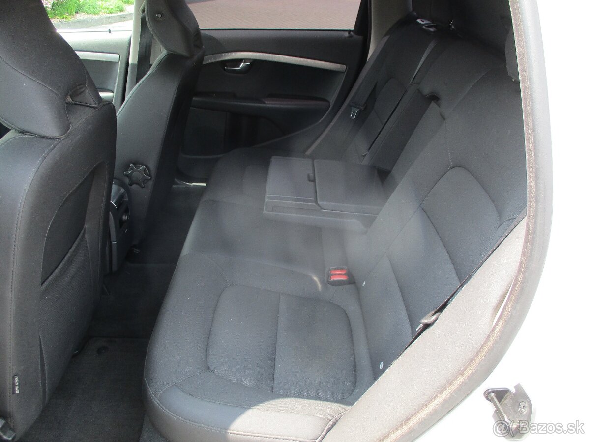 Volvo XC70 2,4D5 120KW Momentum Man. AWD 2012 DPH - 6