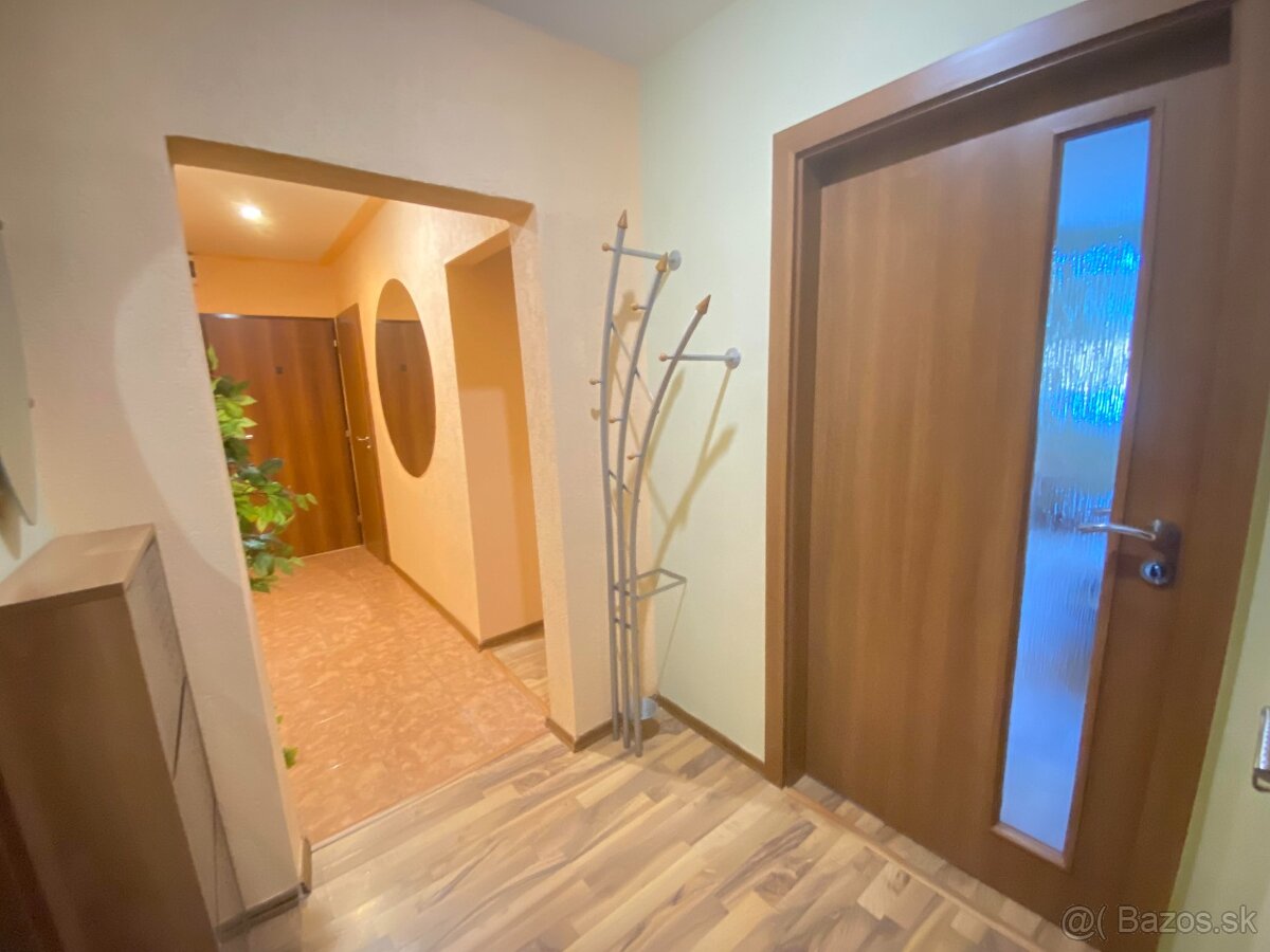 Prenájom 2-izbový byt Sídlisko III - 6
