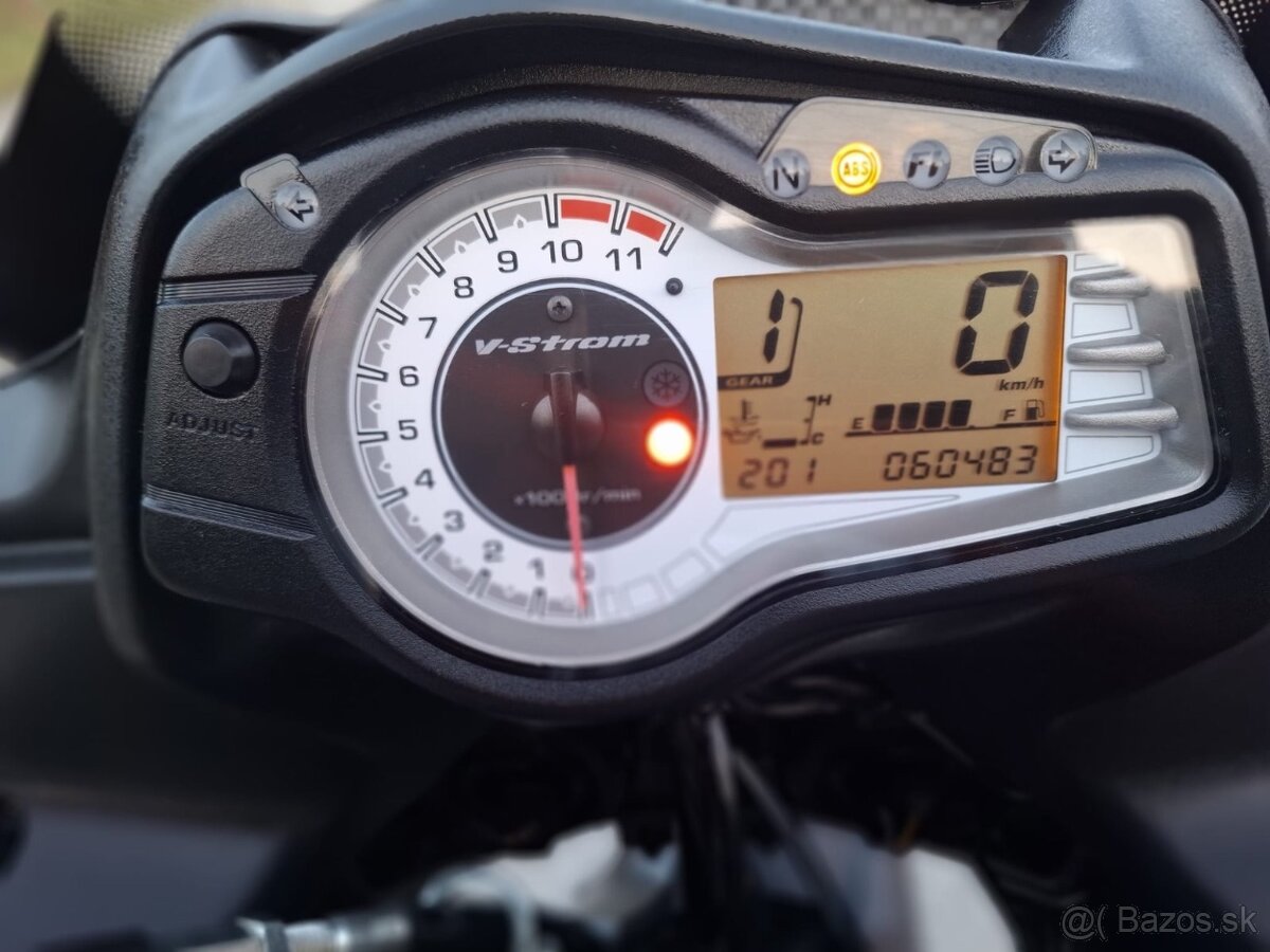 Suzuki V-Strom DL650 - 6