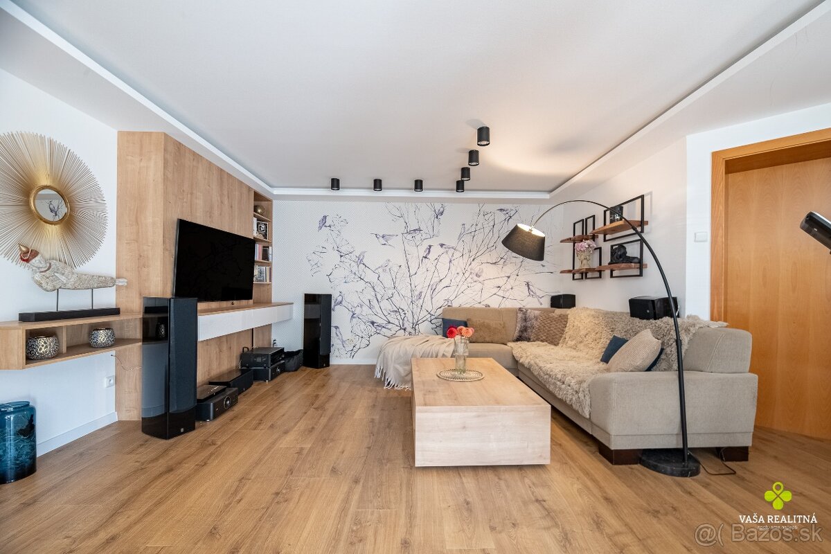 Štýlový a priestranný rodinný dom v slepej ulici s bazénom - 6