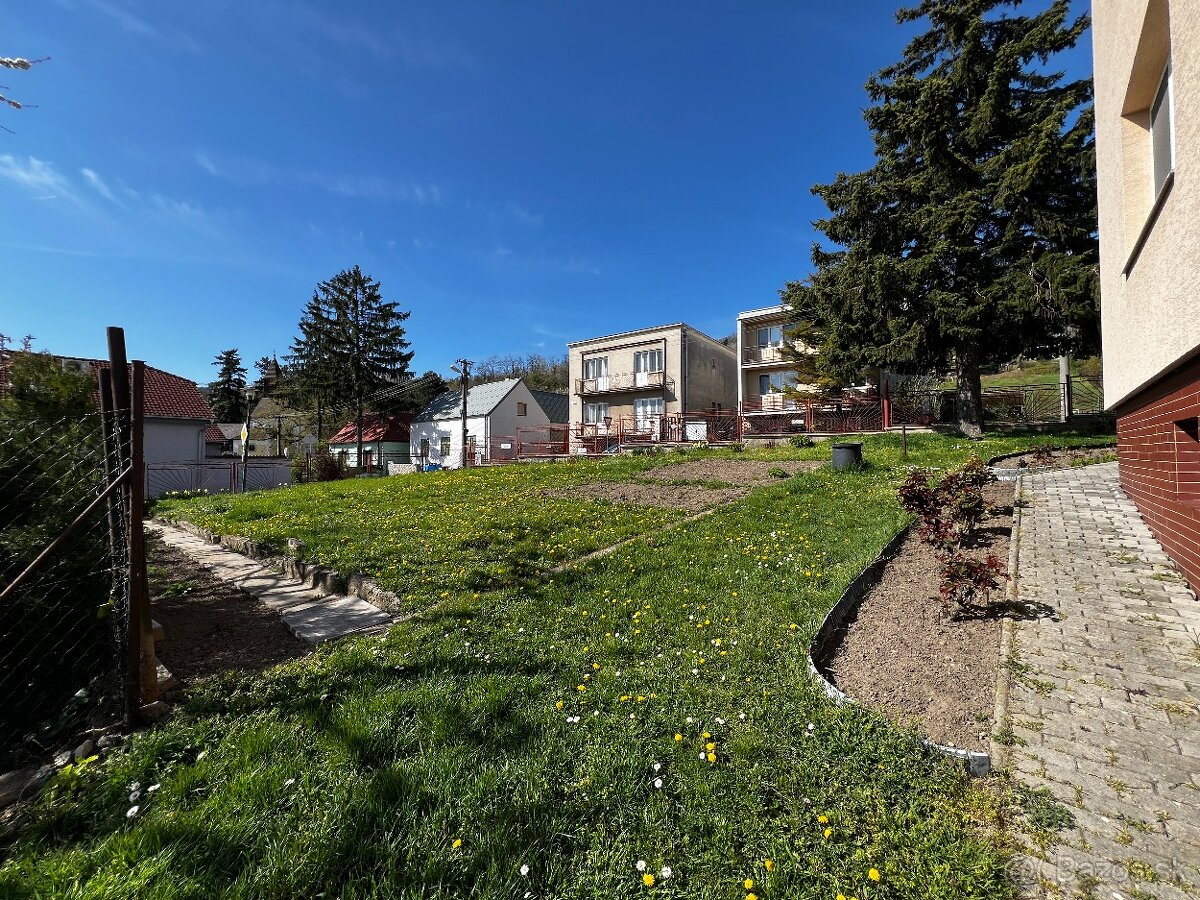 VIACGENERAČNÝ RD V DÚBRAVKE S VÝHĽADOM NA ZAUJÍMAVOM POZEMKU - 6