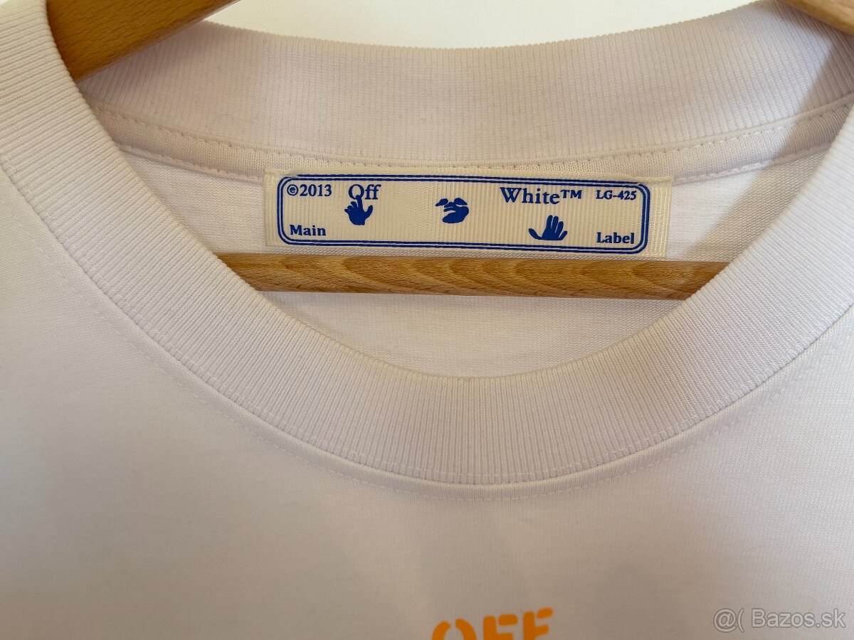 OFF-WHITE Arrow Caravaggio St Fran tričko - 6