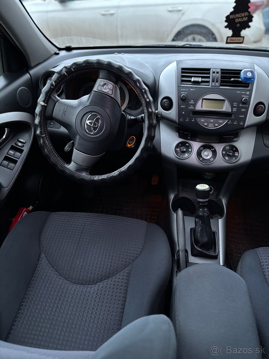 Toyota RAV4 - 6