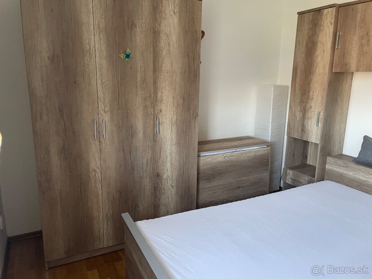 predam,obyvaciu stenu s komodou,sedačkou a spálňu - 6