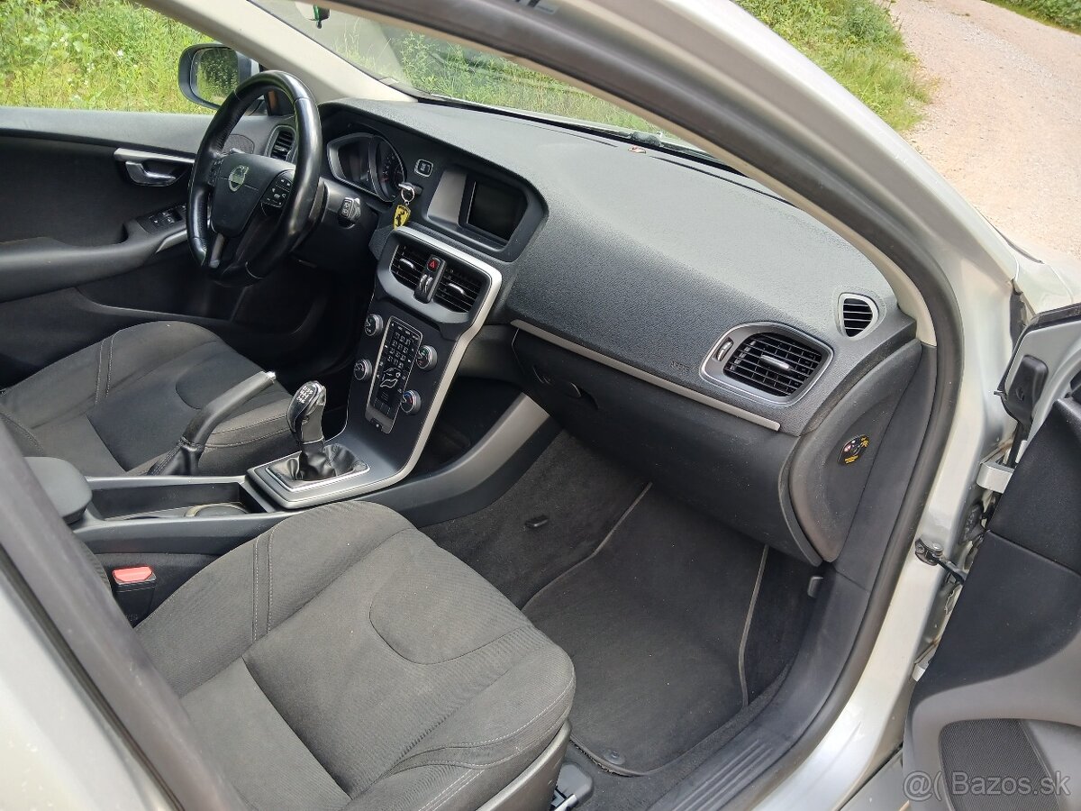 VOLVO V40 D2 - 6