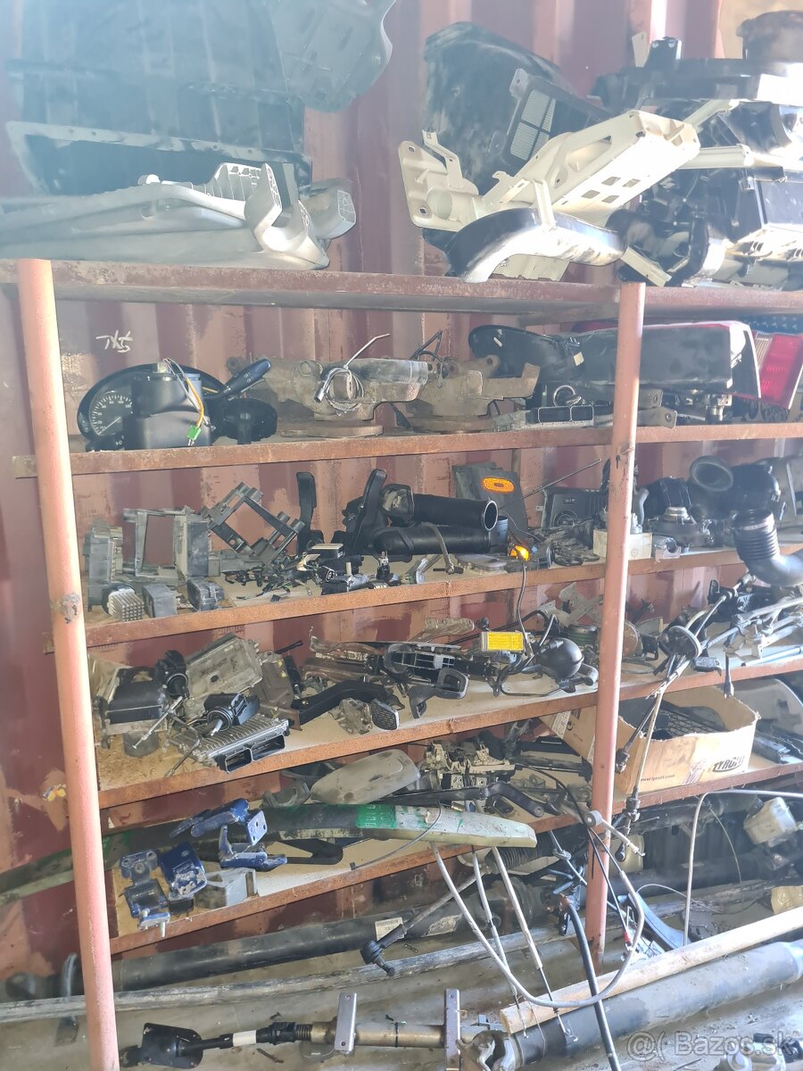 Predám polomotor 646 mercedes + náhradné diely - 6