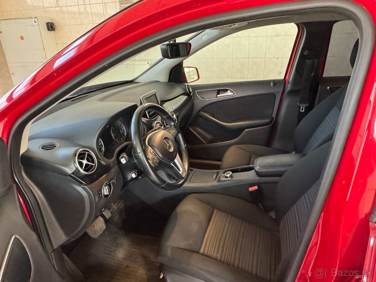 Mercedes Benz B180 - 6