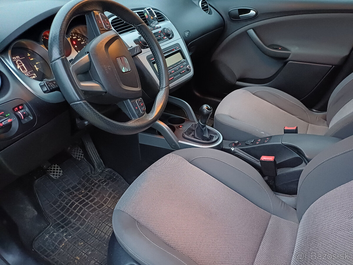 seat altea XL,1,9d,77kw,5miest,r.v.2010,Model2011,klíma - 6