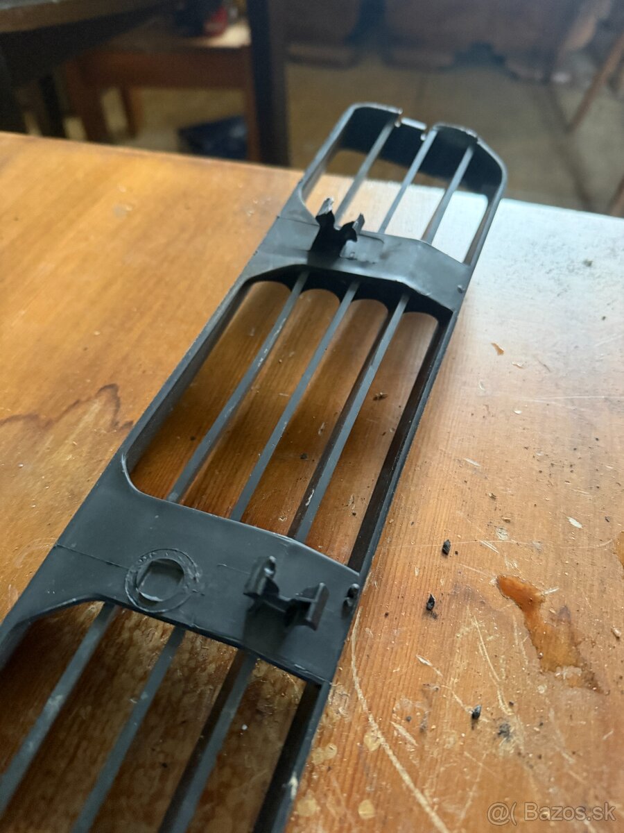 Audi A4 / S4 B5 (8D) – spodná predná mriežka do nárazníka - 6