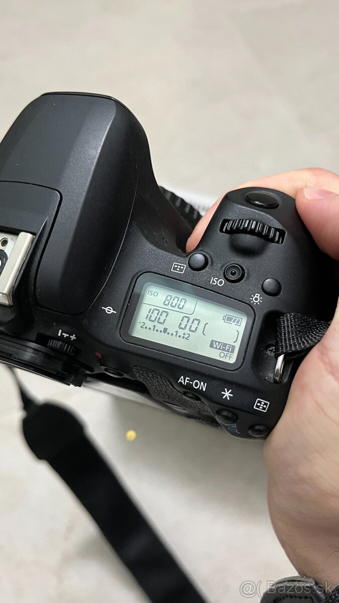 Canon EOS 77D - 6