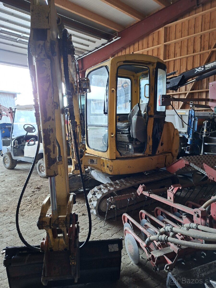 Bager komatsu 2.7t - 6