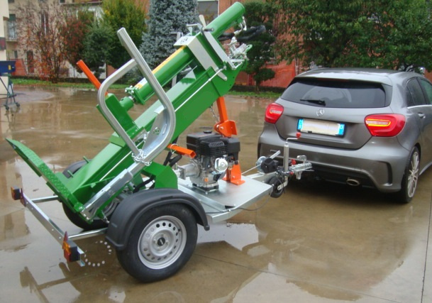 Predám Vertikálnu štiepačku dreva typu Derky. - 6