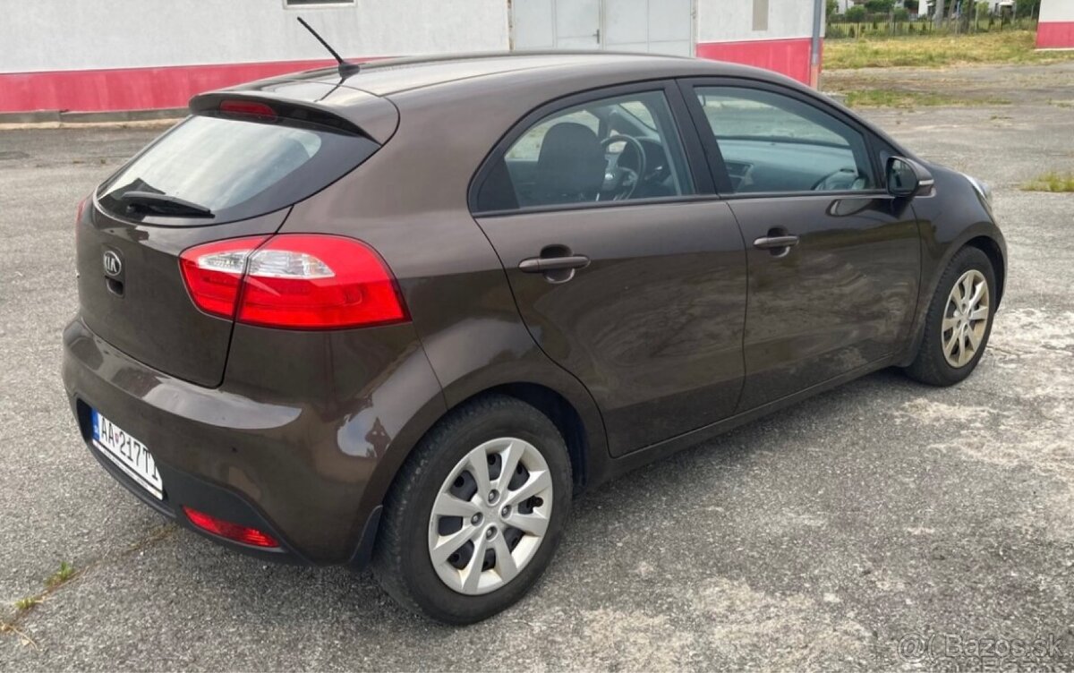 KIA RIO 1.2 benzín 62kW 2015 92 000 km - 6