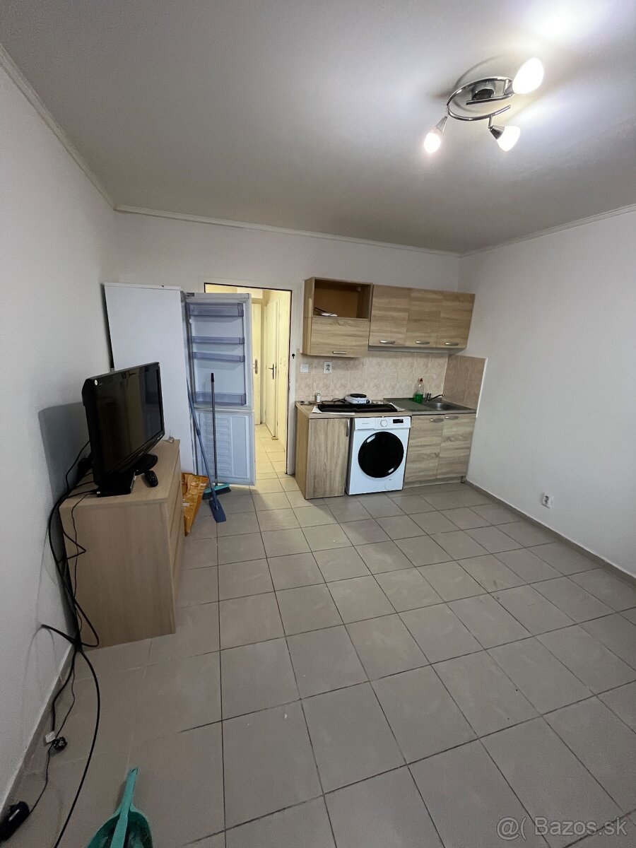 NA PREDAJ Garsónka v Žiari nad Hronom - 6