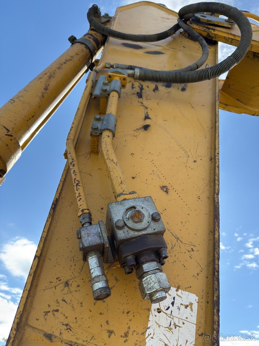 Pásové rypadlo Caterpillar 325D - 6