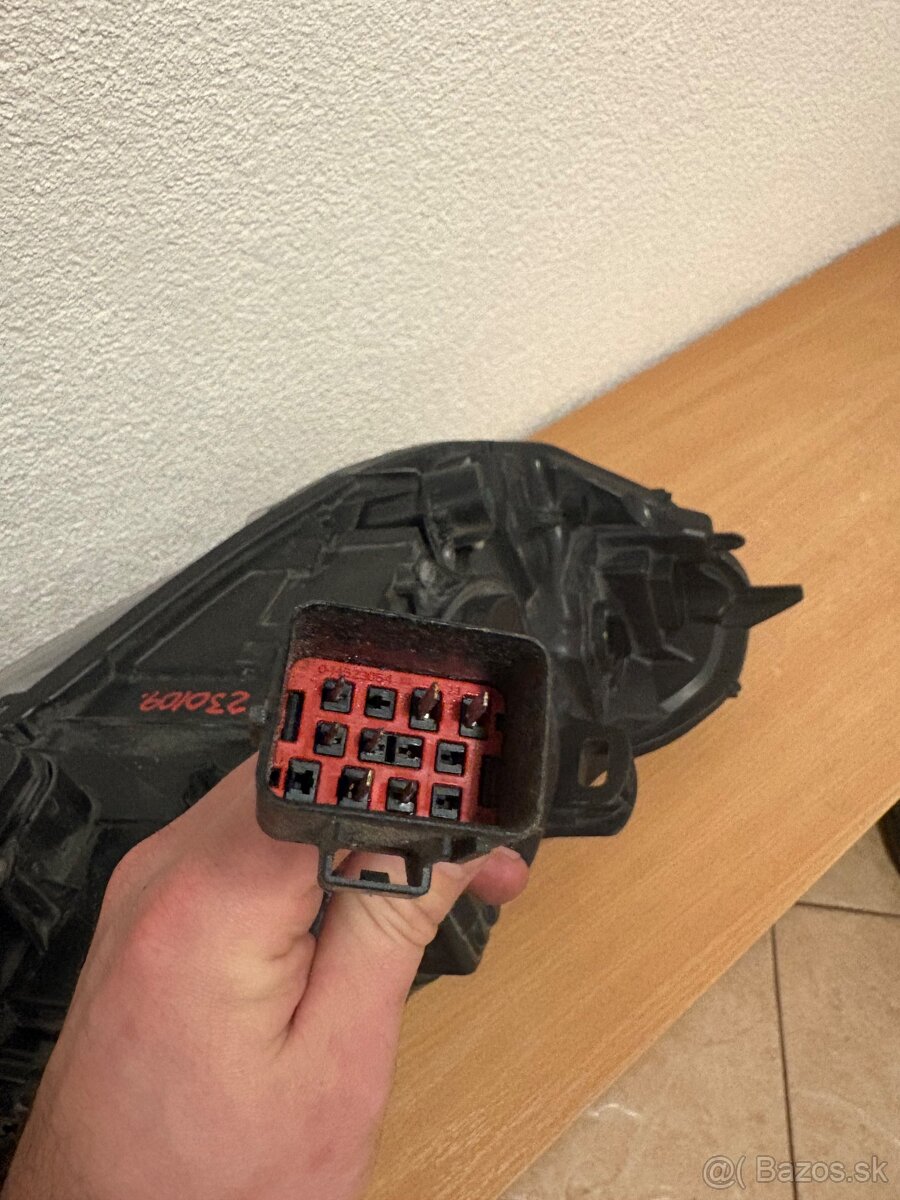 XENON VOLVO XC60 13-17 31420249 - 6