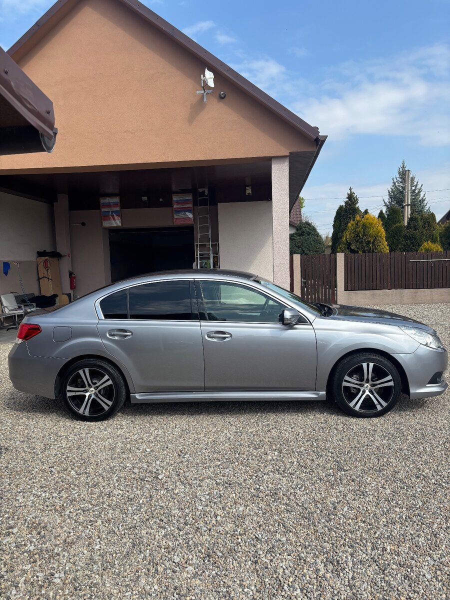 Subaru Legacy 2,5 - 6