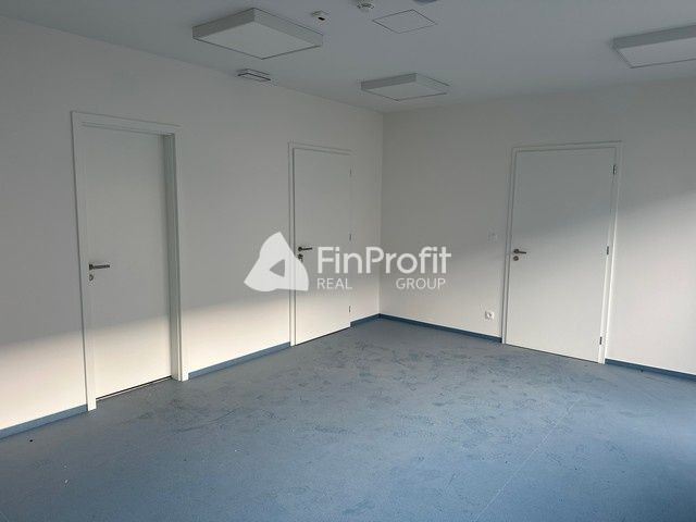 Vykurované obchodno-skladovacie a výstavné priestory na pren - 6