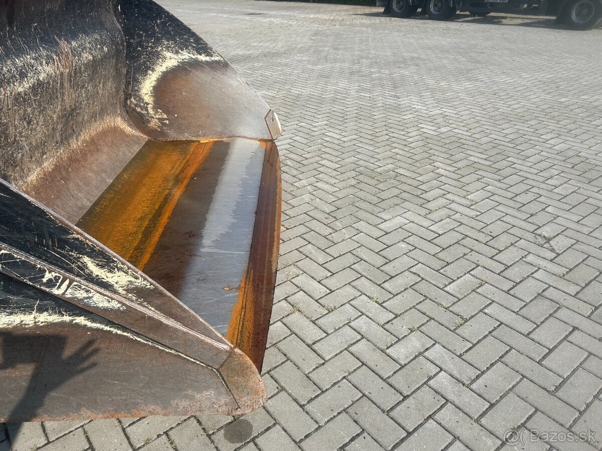 Teleskopický manipulátor MANITOU MLT 735 T LSU - 6