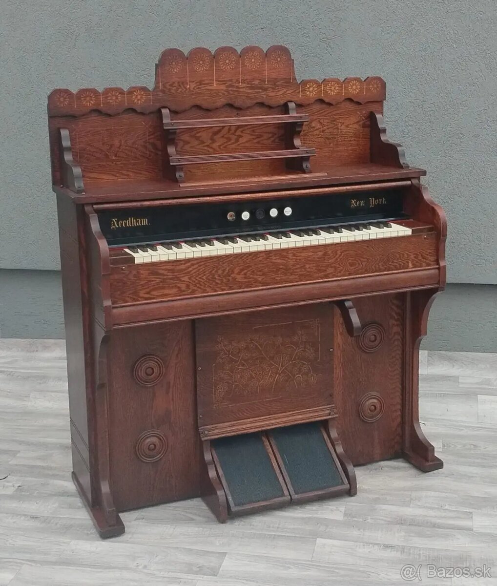 Organ s dubovým puzdrom Needham. - 6