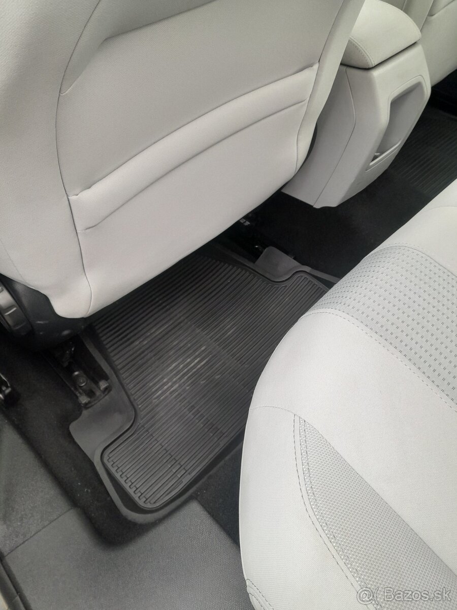 Peugeot 308 benzín - 6