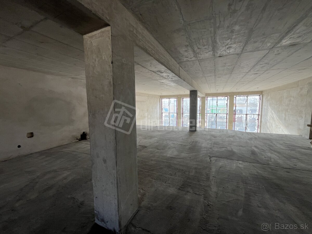 Stavba pred dokončením v centre mesta Lučenec - 6