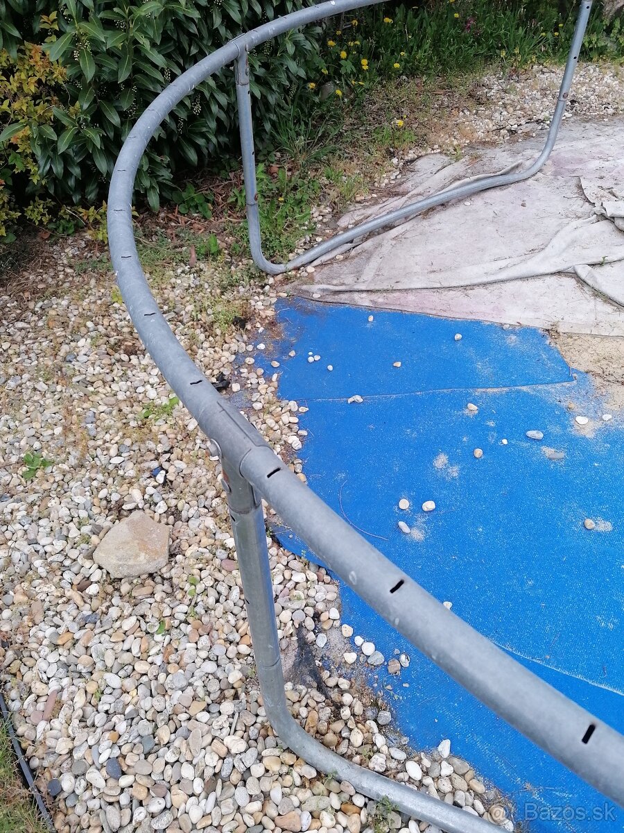 Rám na trampolínu. - 6