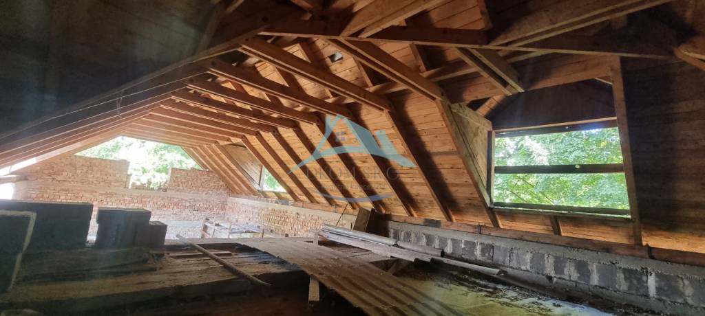 Na predaj starší sedliacky R. dom s obrovským pozemkom 292 - 6