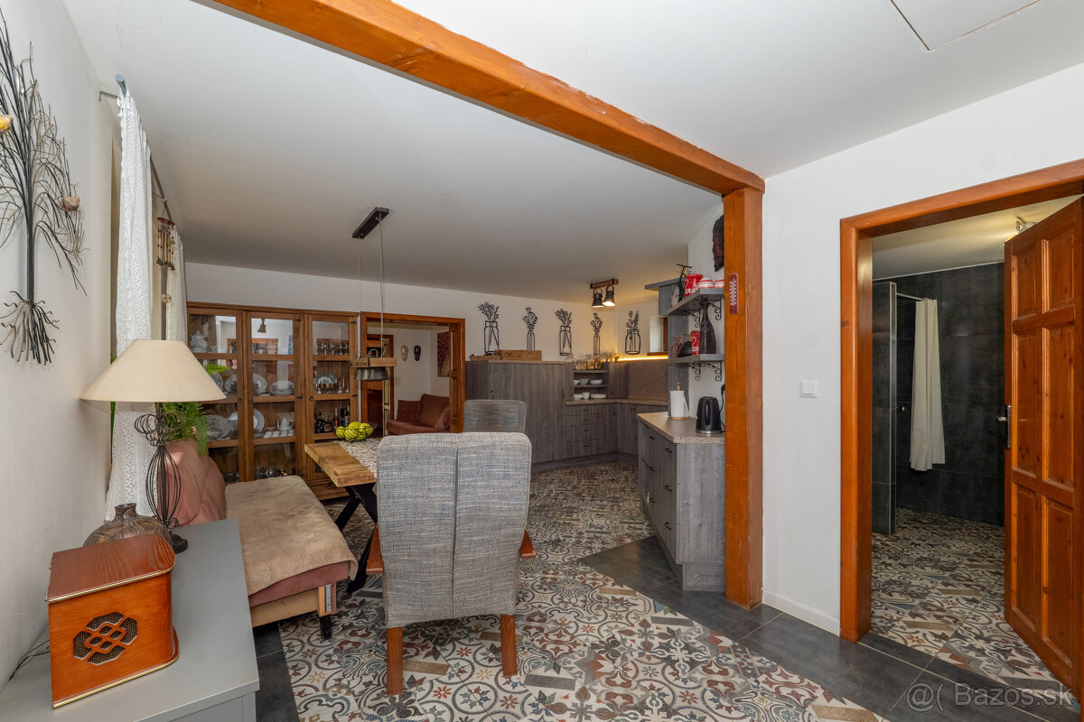 Zrekonštruovaný dom s bazénom a veľkým pozemkom | Podlipníky - 6