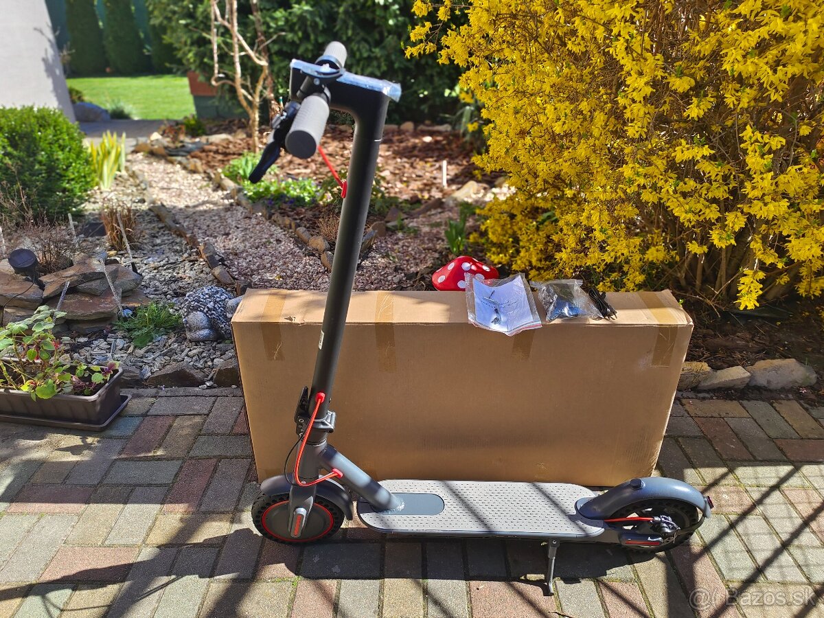 Mestská elektrická kolobežka 8.5“,350W,7.8Ah,30km/h,25km,12k - 6