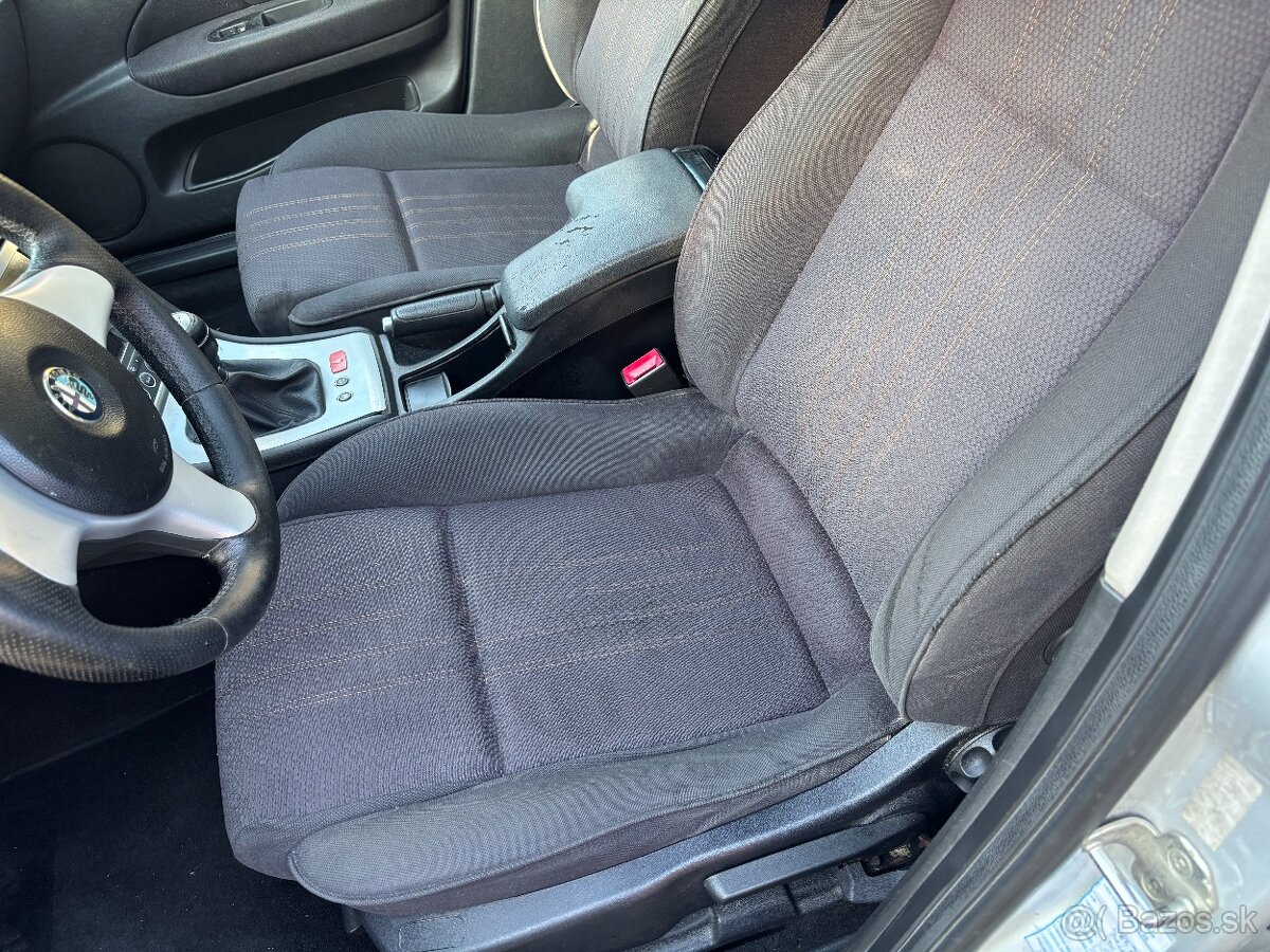 Predám alfa romeo 159 1.9jtd 110kw - 6