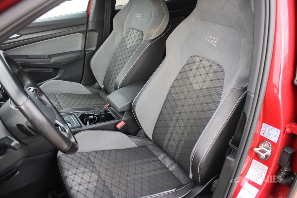 Volkswagen Golf Variant 1,5 e-TSi 110 kW R-LINE - 6