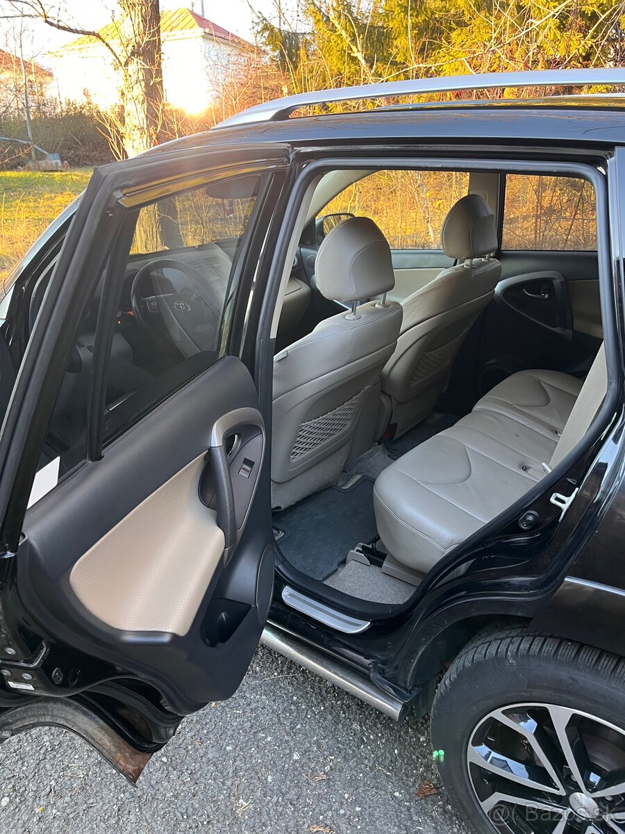 Toyota RAV4 4X4 - 6