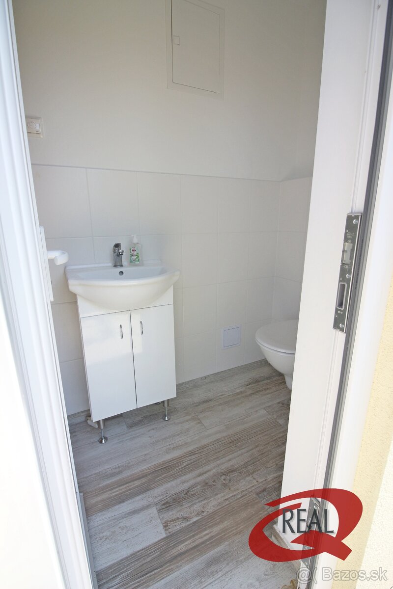 RODINNÝ DOM V SÚKROMNEJ ULIČKE S BAZÉNOM A LETNÝM DOMČEKOM - 6