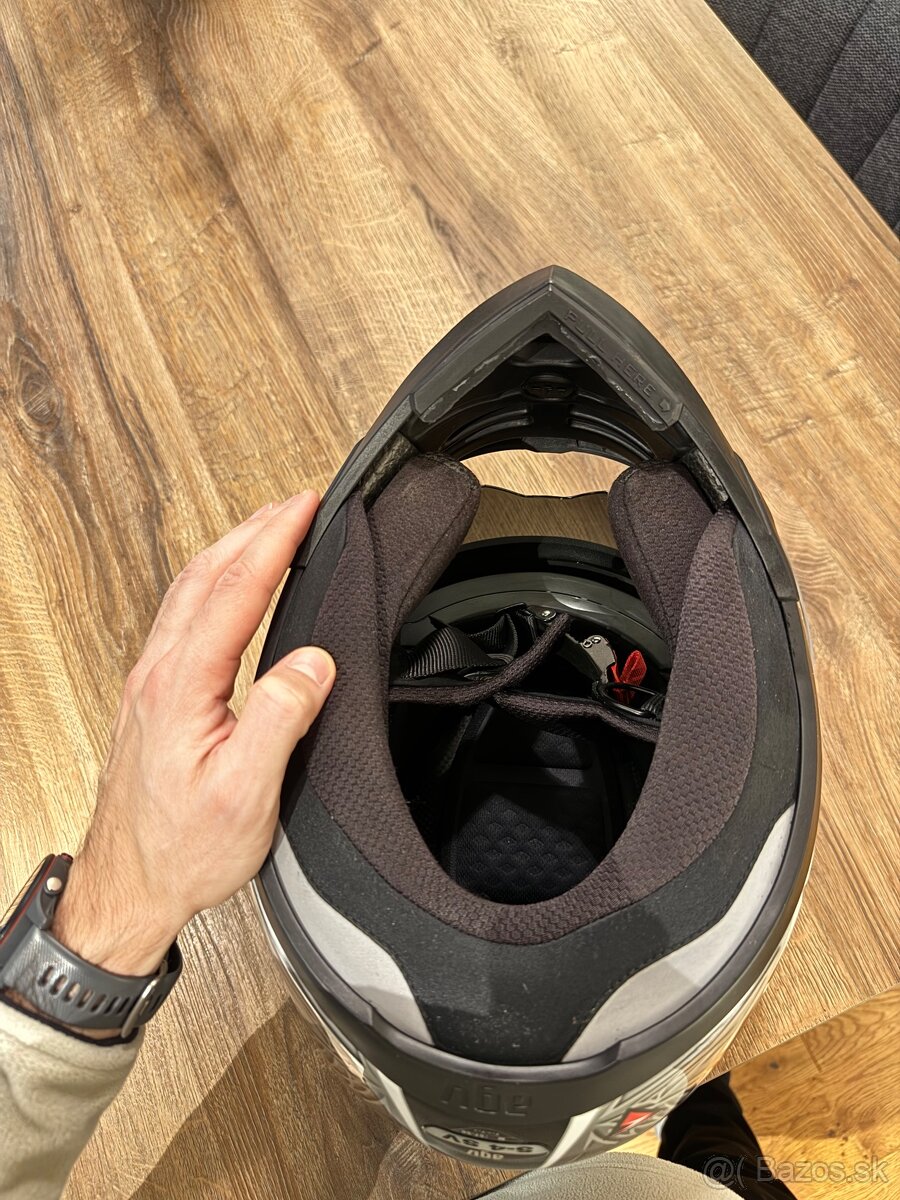 Prilba na motorku AGV (M) - 6