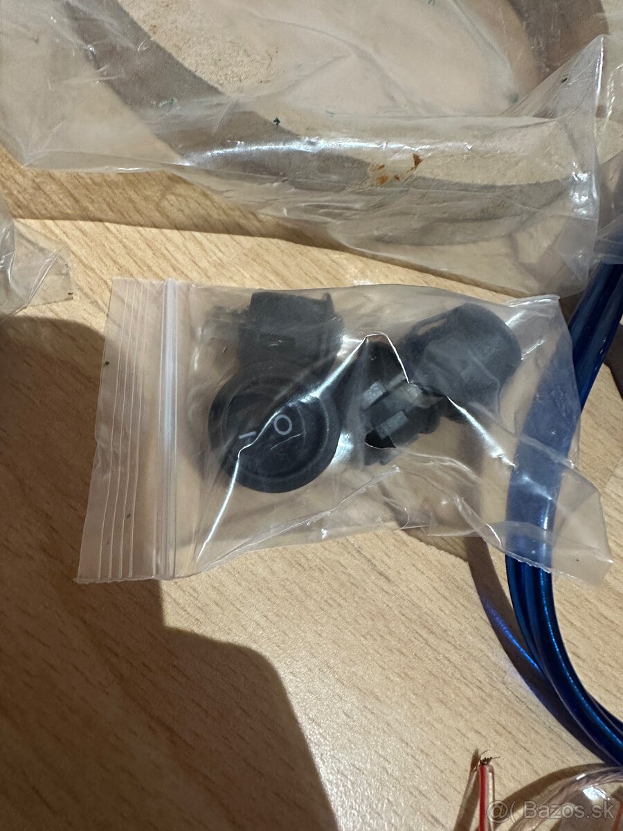 Predám kompletnú sadu audio doplnkov do auta – 15 € - 6