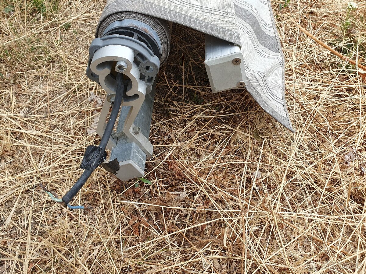 Predám kazetovú markízu na elektrický pohon 5x3m - 6