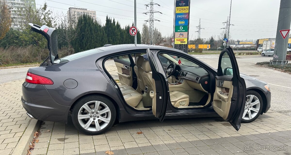 Jaguar XF 2,7 D 152kw naj.197000km - 6