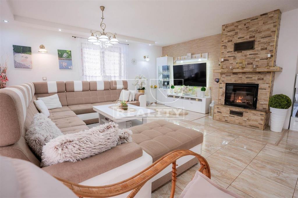 Na predaj priestranný rodinný dom Uhrovec okr. Bánovce... - 6