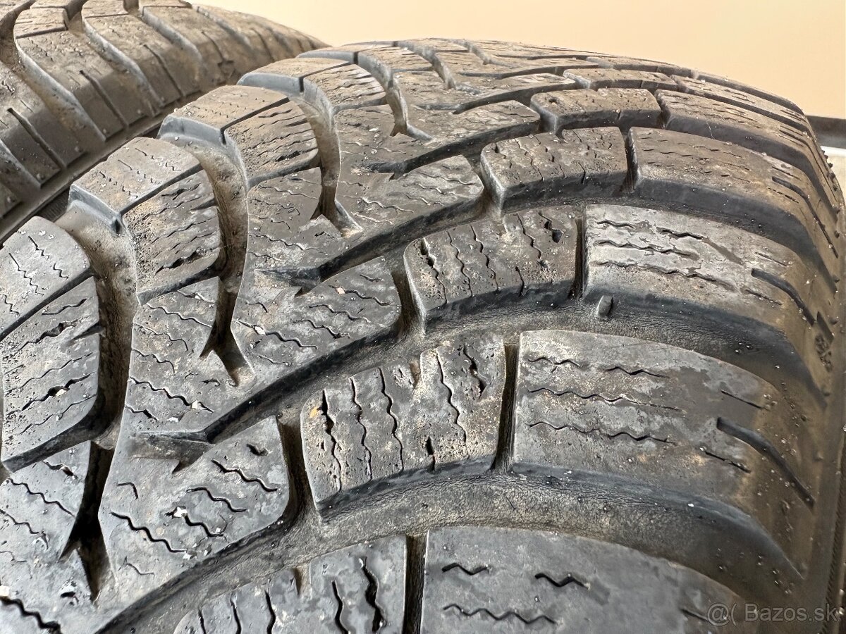 ZIMNÉ PNEU PIRELLI 215/65 R17 - 6